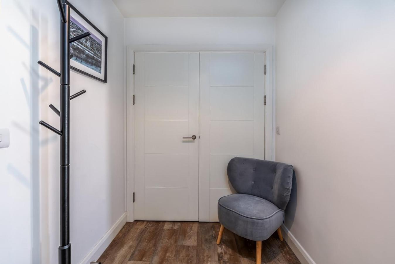 Chic & Modern - Bedminster Parade Apartment
